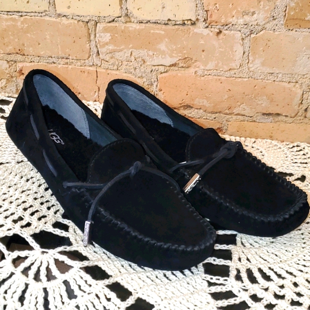 UGG All Black Dakota Slipper Moccasin, 6